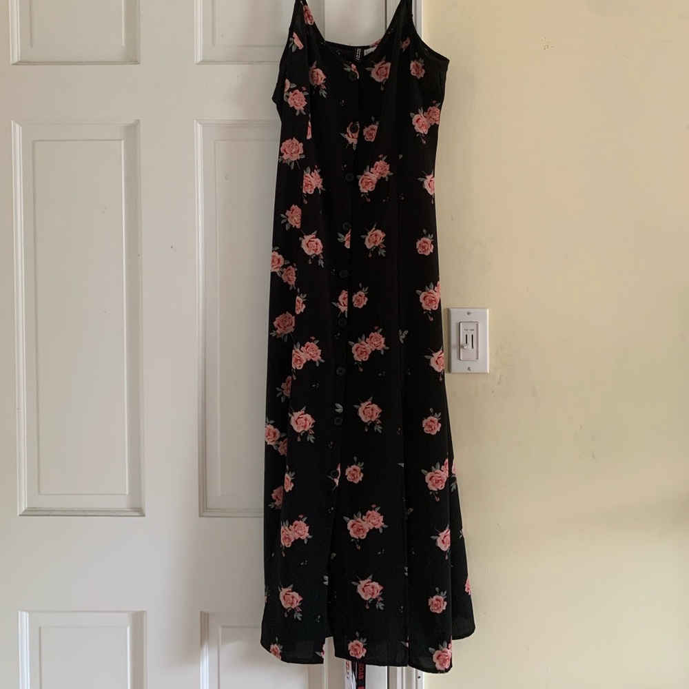 H&M maxi floral midi dress with small leg slits